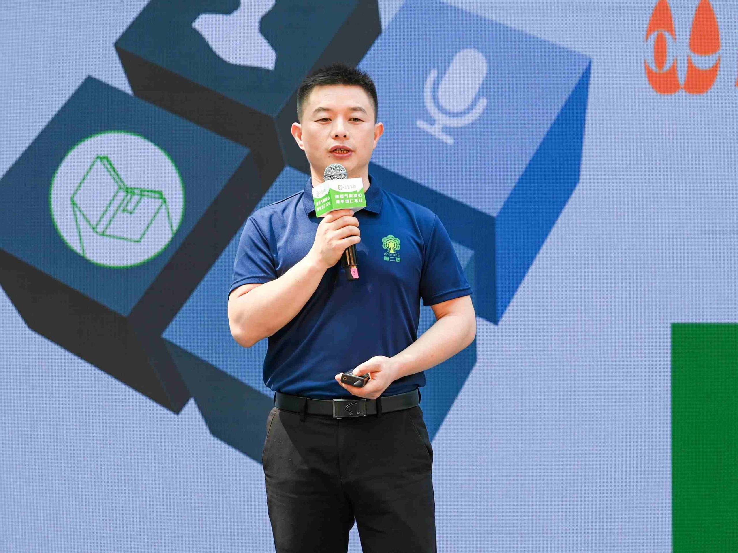 吴海卡：于生活中种树